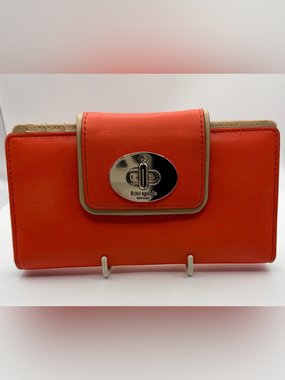 Kate Spade New York Hampton Road Turnlock Stacy Wallet, Great Preowned Condition